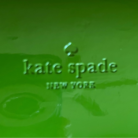 Lime green kate spade wink wink glass case in excellent condition. - Picture 2 of 9